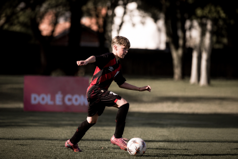 Curitibano de 12 anos desponta como uma das grandes promessas do futebol